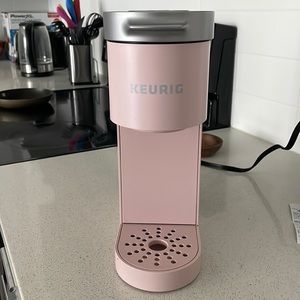 Keurig K-Mini Single-Serve K-Cup Pod Coffee Maker in Dusty Rose